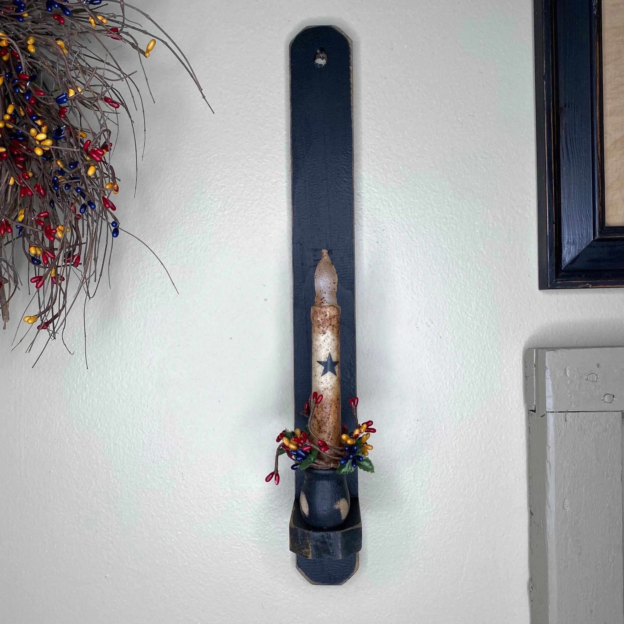 18" Black Wood Sconce - Grungy Ivory Timer Candle