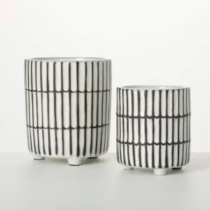 Ridge Texture Footed Planter