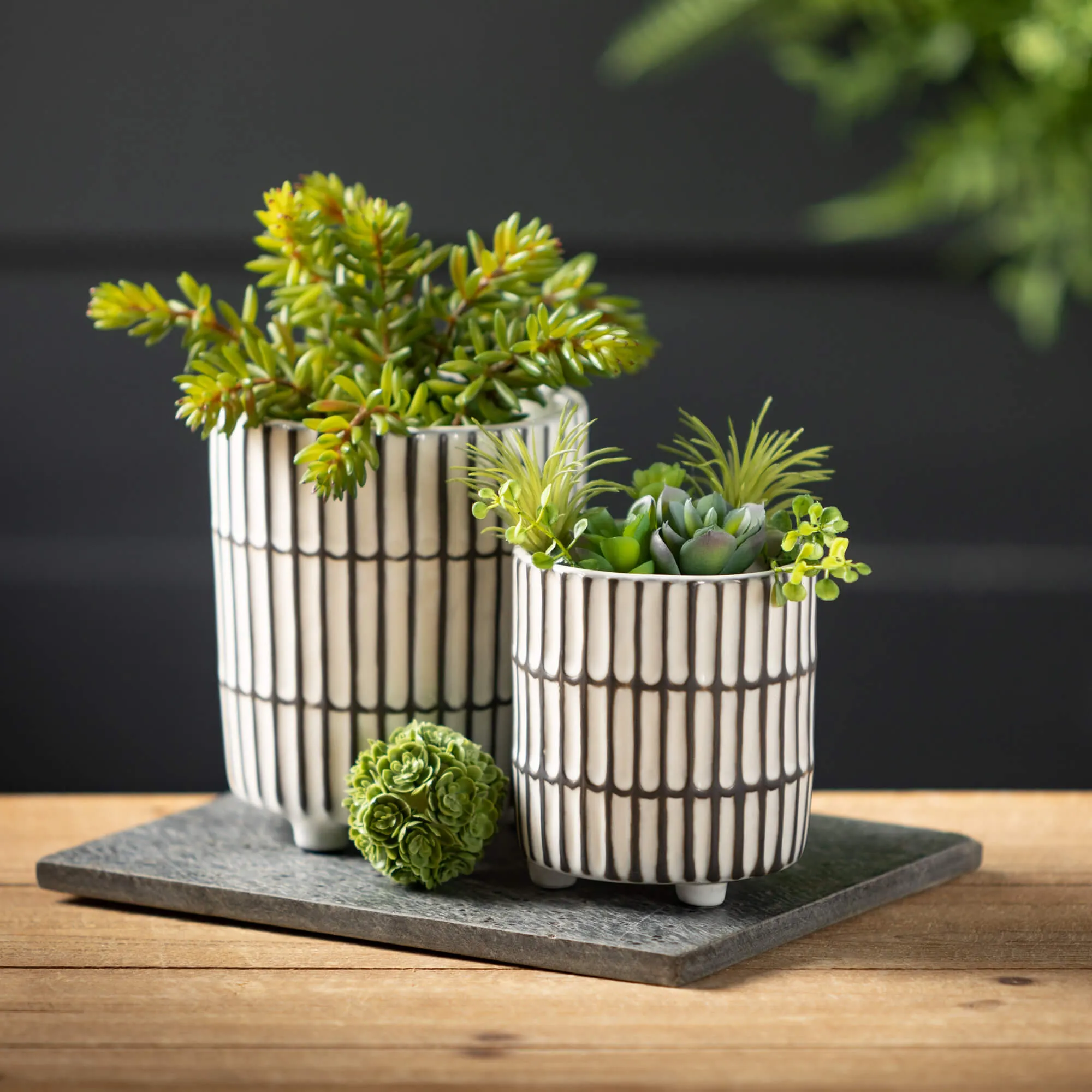 Ridge Texture Footed Planter