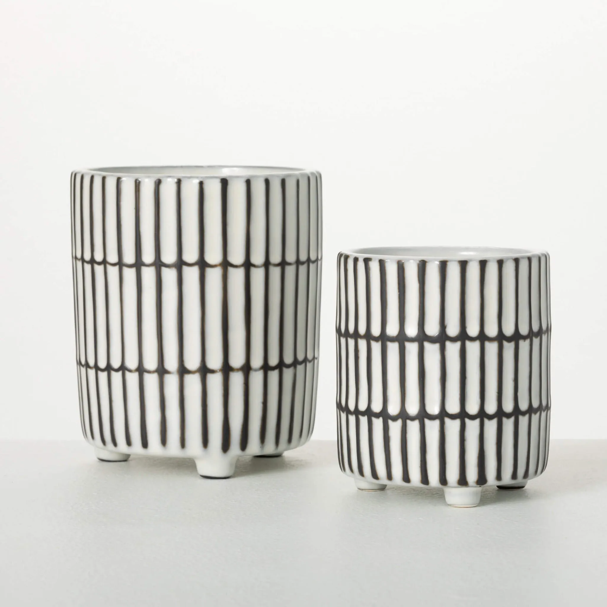 Ridge Texture Footed Planter