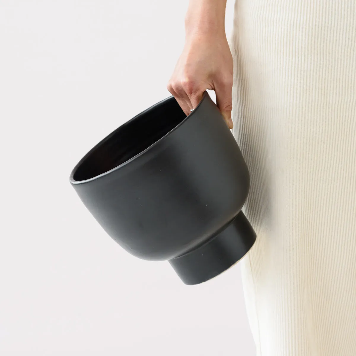 Shing Plinth Planter - Black